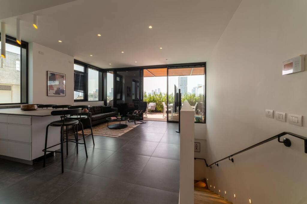 Amazing Penthouse On Gordon Beach 8 Guests Tel Aviv Eksteriør billede